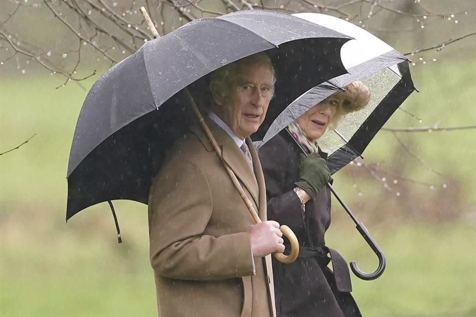 El Rey Carlos III y la Reina Camila acudieron a un servicio religioso este domingo.