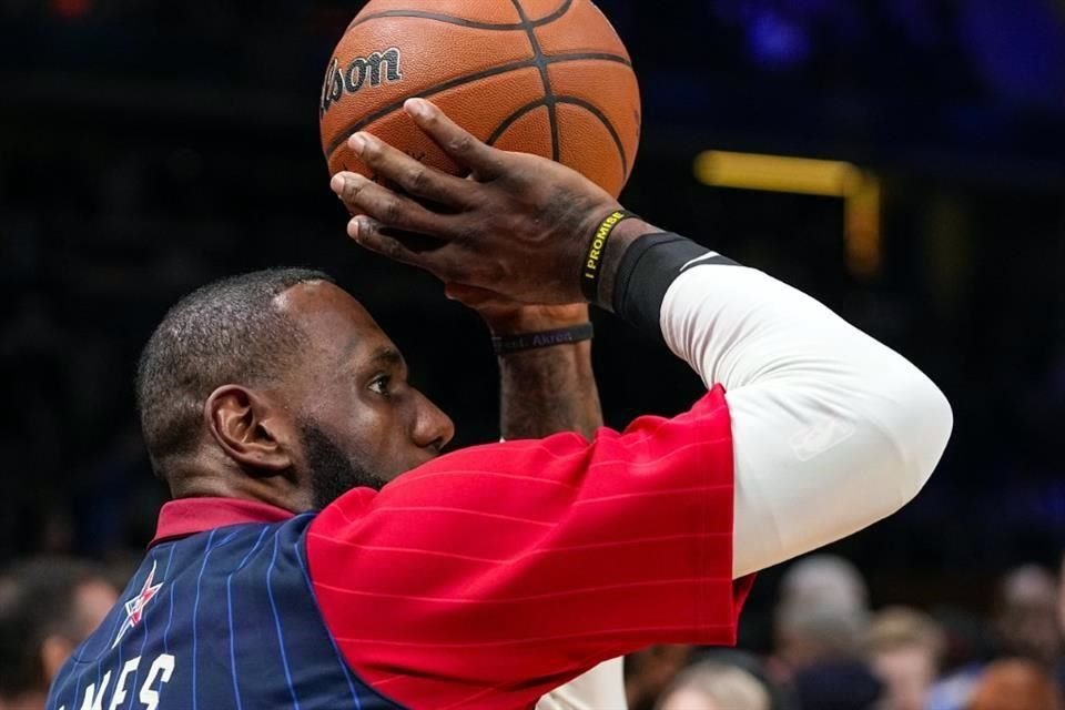 LeBron James aún no define su futuro.