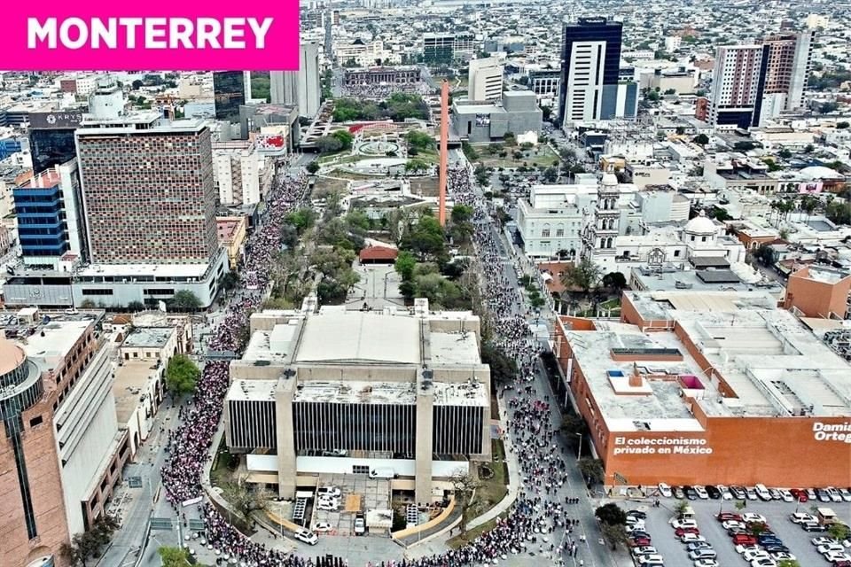 En Monterrey, varias personas salieron a protestar.