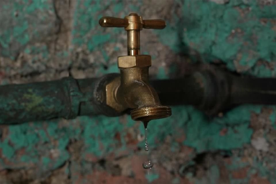 En México, apenas el 52% de la población urbana cuenta con suministro constante de agua potable, mientras que el 48% padece déficit.