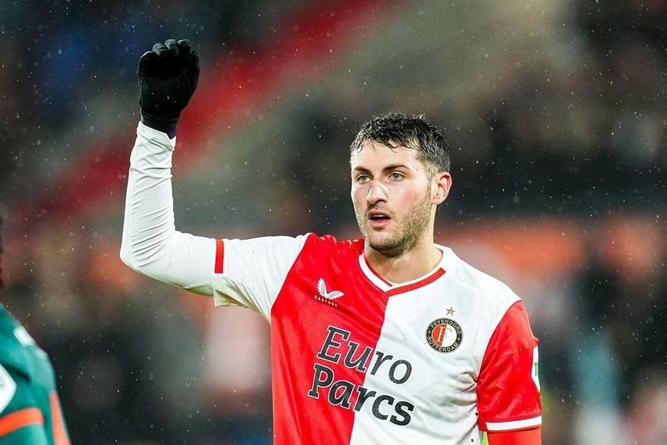 Santi Giménez vive un bache con las redes desde que es titular del Feyenoord, ya que suma 348 minutos y cuatro partidos sin anotar en la Eredivisie.