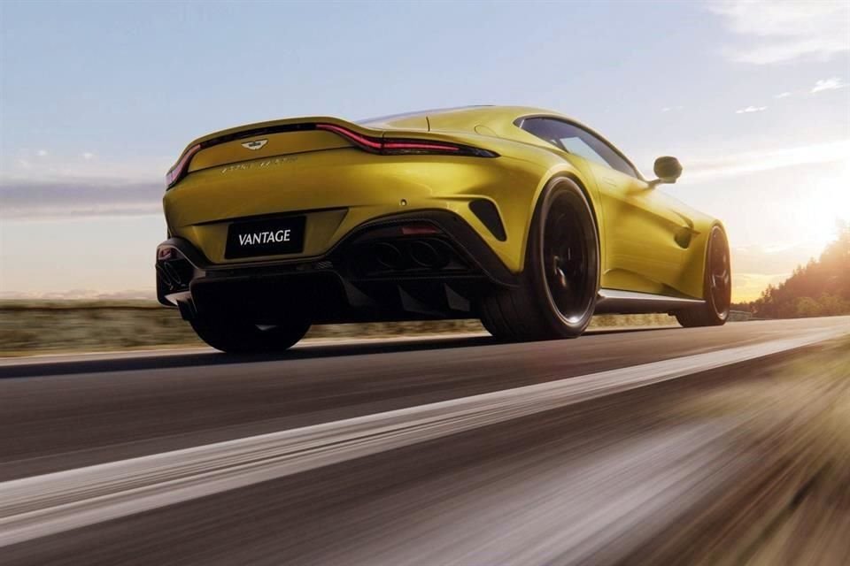 Los rines son forjados de 21 pulgadas y acompañan a llantas Michelin Pilot Sport S5.