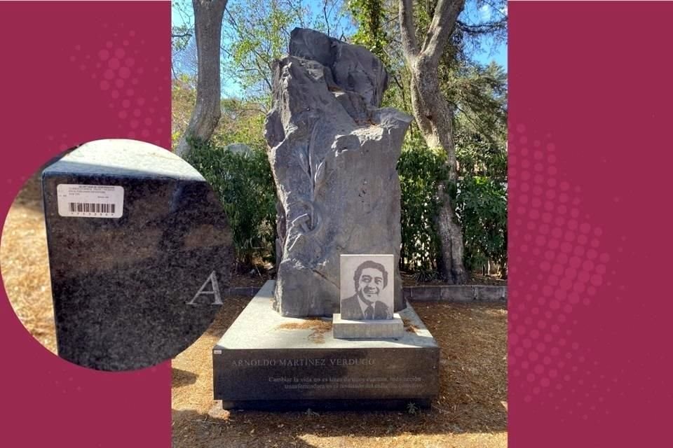 Por un descuido, el sepulcro del líder de izquierda Arnoldo Martínez Verdugo, quien fuera inhumado en 2022, tiene una etiqueta de la Segob que exhibe que el valor del monumento es de 750 mil pesos.