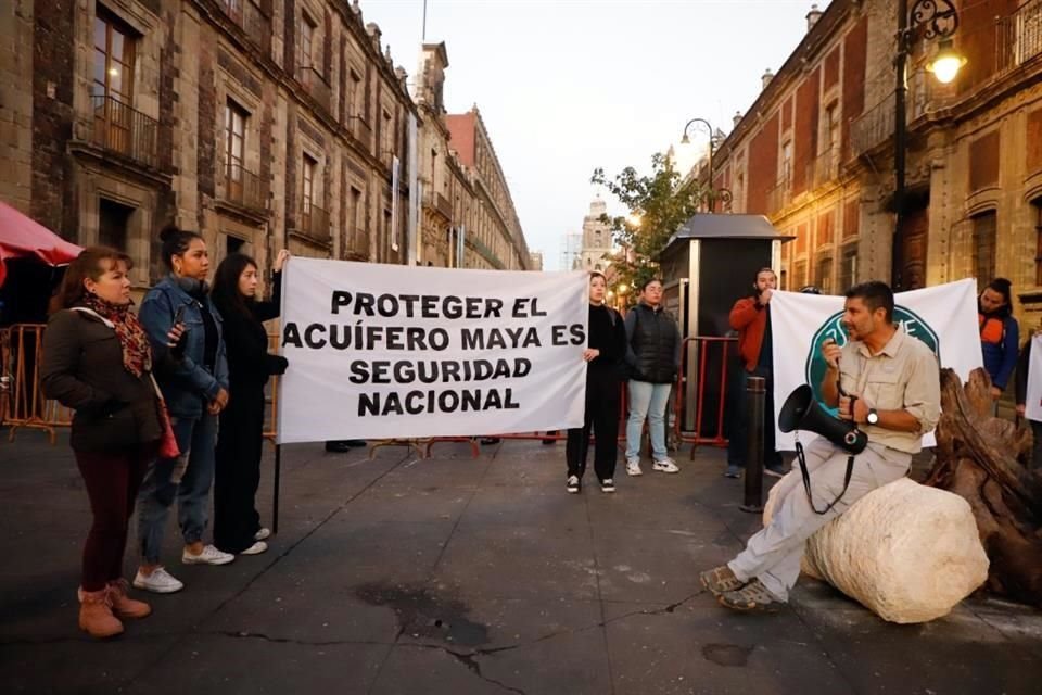 Los manifestantes protestaron contra la continuación de las obras en el Tramo 5 Sur del Tren, a pesar del freno judicial ordenado hace unos días.