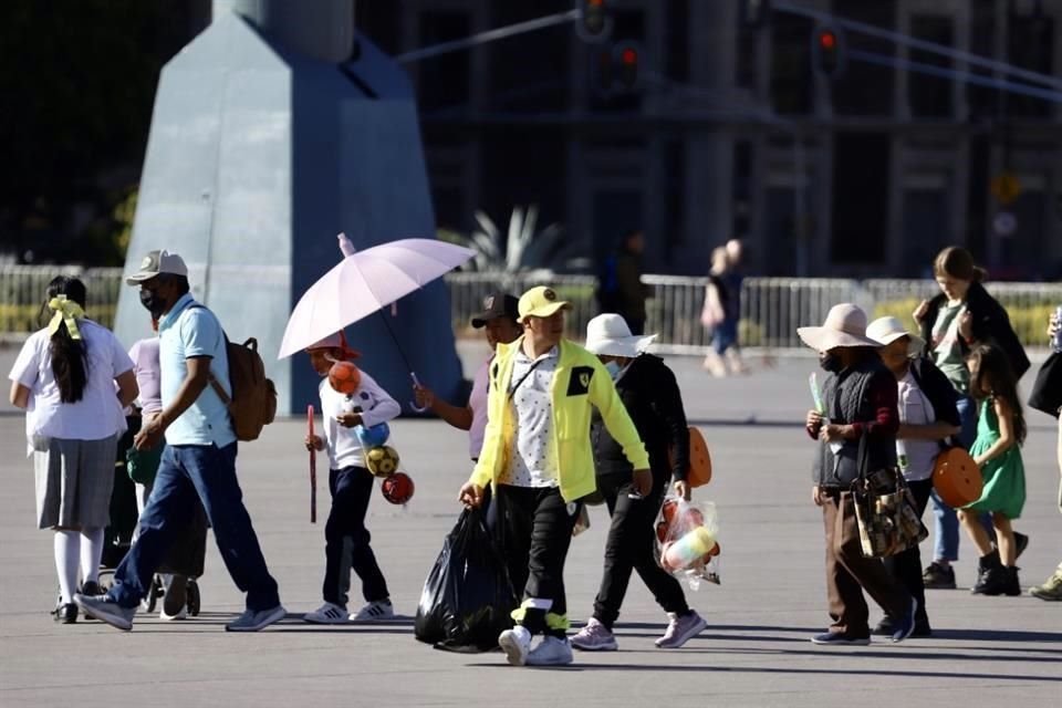 El grupo de comerciantes convive con peatones, mientras se prepara el inicio de obras de peatonalización.