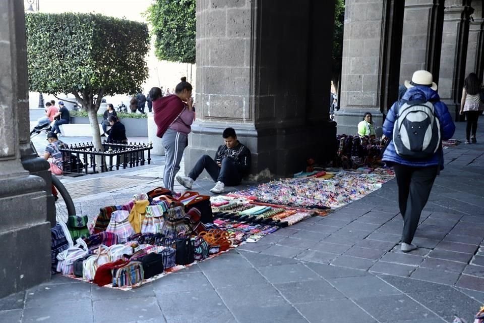 El comercio ambulante se ha desplegado en la zona del Zócalo.