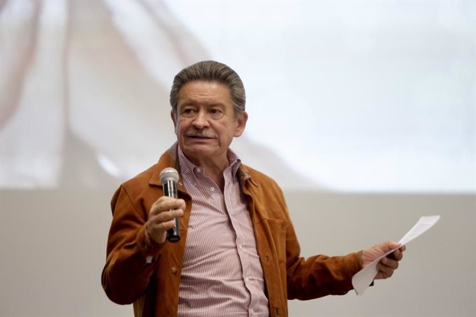 El ex senador perredista Carlos Navarrete afirmó que AMLO recibió millones de pesos mensuales de legisladores antes de ser Presidente.