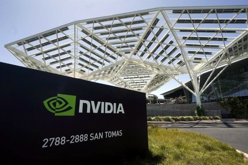 Nvidia superó las expectativas de los analistas y dijo que el boom de la IA permanece fuerte.