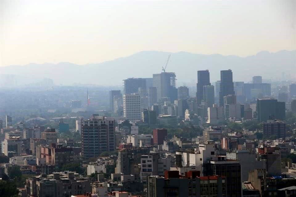 Las condiciones calurosas provocan el incremento de ozono en el Valle de México.