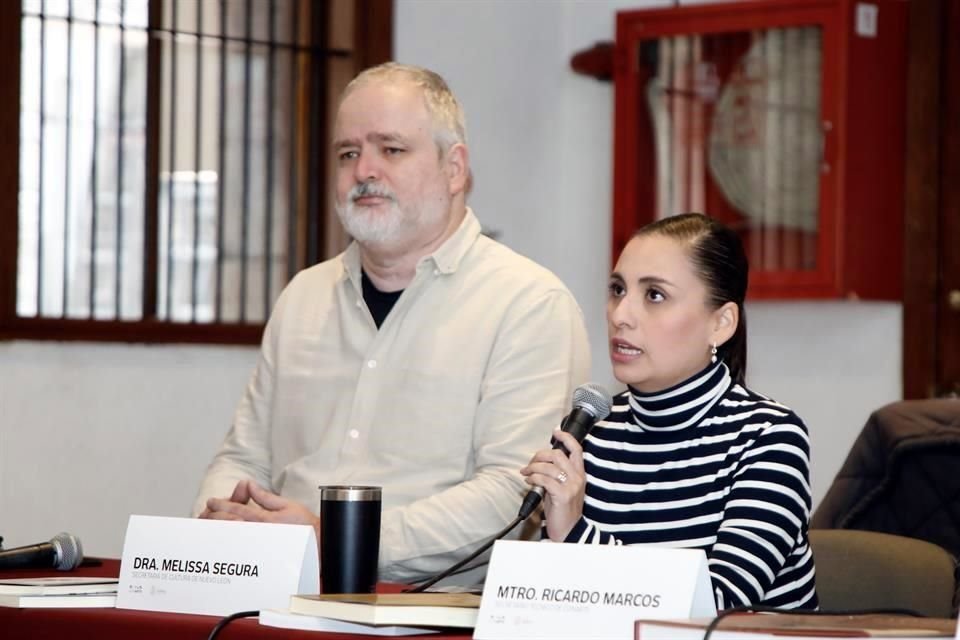 Pedro de Isla, director de la Casa de la Cultura de Nuevo León, y Melissa Segura, Secretaria de Cultura del Estado, durante la conferencia para presentar la programación de Nuevo León en la FILPM.