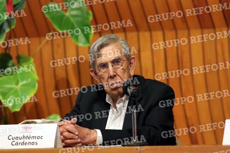 El ingeniero Cuauhtémoc Cárdenas durante la presentación de Propuestas para los Próximos Años, del Grupo Nuevo Curso de Desarrollo.