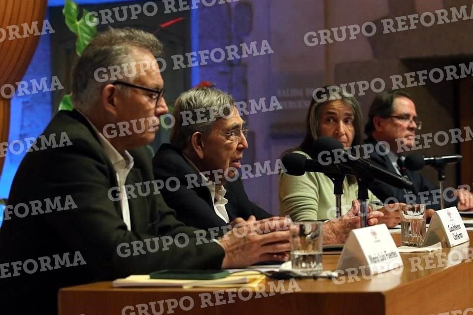 Mario Luis Fuentes, Cuauhtémoc Cárdenas, Julia Carabias y Enrique Provencio, durante la presentación de Propuestas para los Próximos Años.