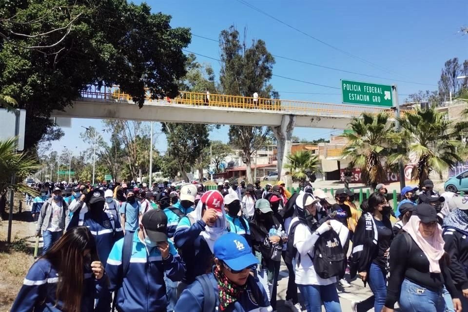 Los estudiantes realizaron una marcha.