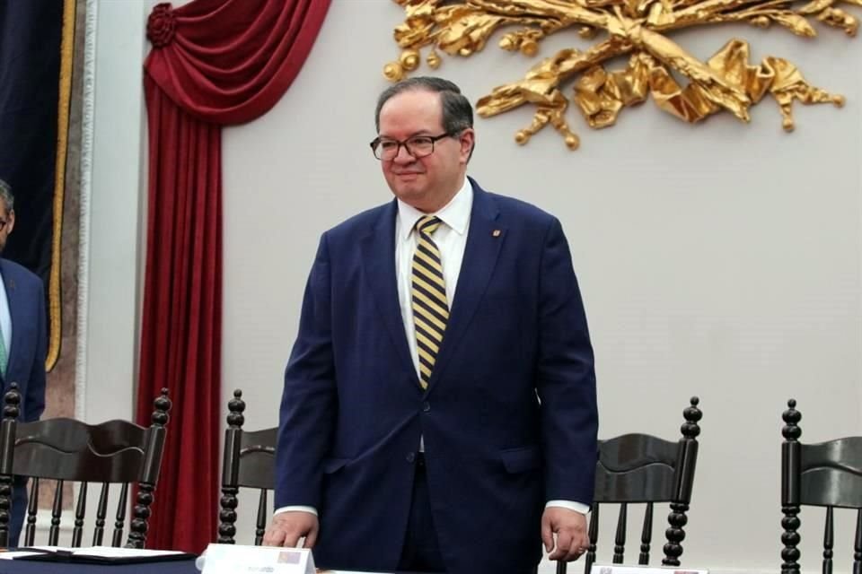 El Rector de la UNAM  Leonardo Lomelí encabezó este jueves la ceremonia de apertura de la FILPM.