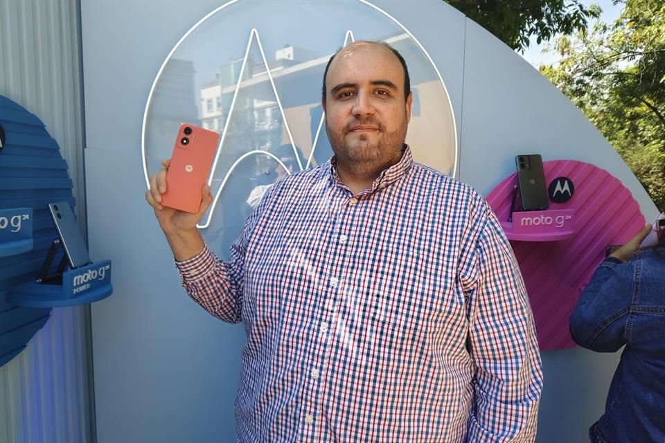 Armando Rangel, gerente de producto de Motorola México, explicó que la marca intenta acercar las tecnologías de alta gama en celulares más accesibles.