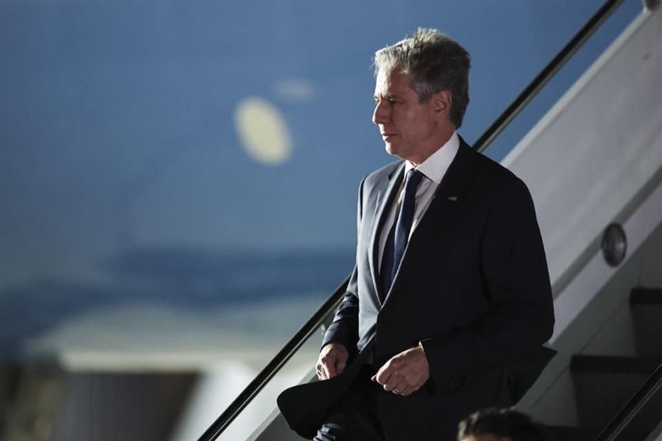 El Secretario de Estado de EU, Antony Blinken, llegando a Buenos Aires la noche del jueves.