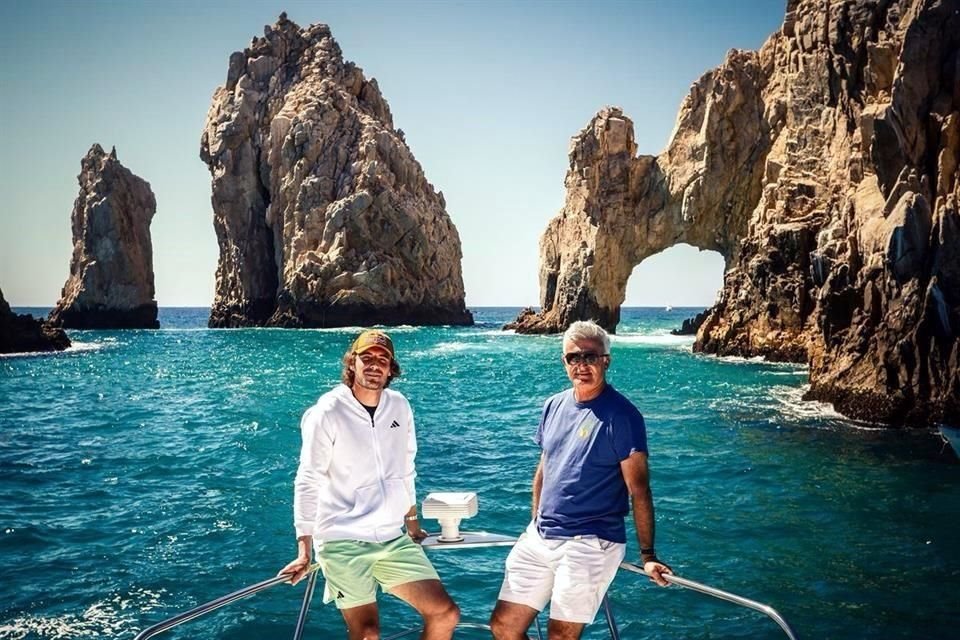 Padre e hijo trabajan para mejorar día a día.