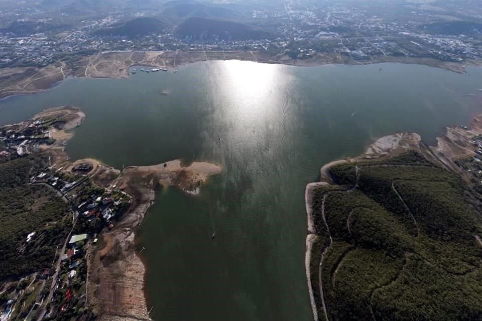 El envío de agua hacia La Boca fue anunciado el 21 de enero por el Gobernador, luego de que el nivel de la presa vino decayendo desde el año pasado. 