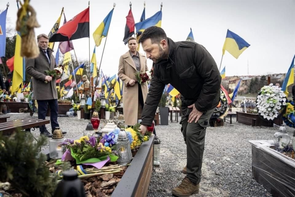 En el segundo aniversario de la invasión rusa a Ucrania, el Presidente Volodymyr Zelensky prometió que su país vencerá a las fuerzas rusas.