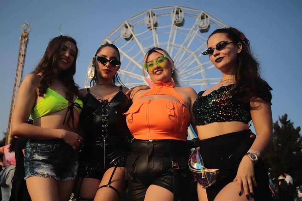 Aunque la pirotecnia, uno de los atractivos del Festival EDC, fue prohibida debido a la contingencia ambiental en la CDMX, el color no paró