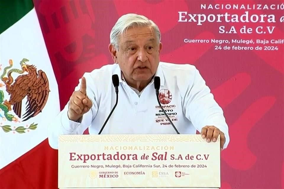 AMLO encabezó la firma de un convenio para la compra de las acciones de la empresa Exportadora de Sal S.A. de C.V. (ESSA), en Mulegé, Baja California Sur.