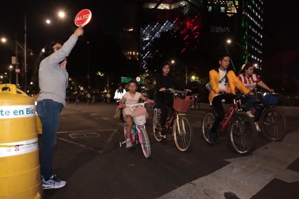 'Hace cuatro años empezamos a venir a lo del paseo dominical. Entonces, como que se volvió una rutina y está padre, porque es de noche y no hace tanto calor', expresó Michel Montes, ciclista. 