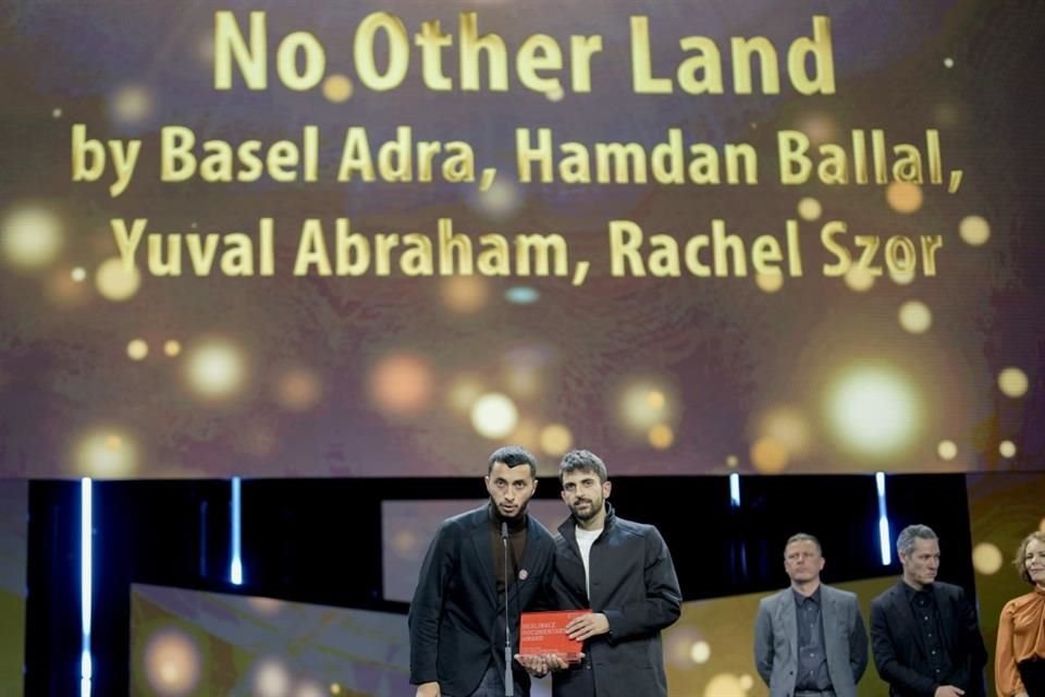 El documentalista palestino Basel Adra fue reconocido en la Berlinale. Durante su discurso criticó a Alemania por venderle armas a Israel.