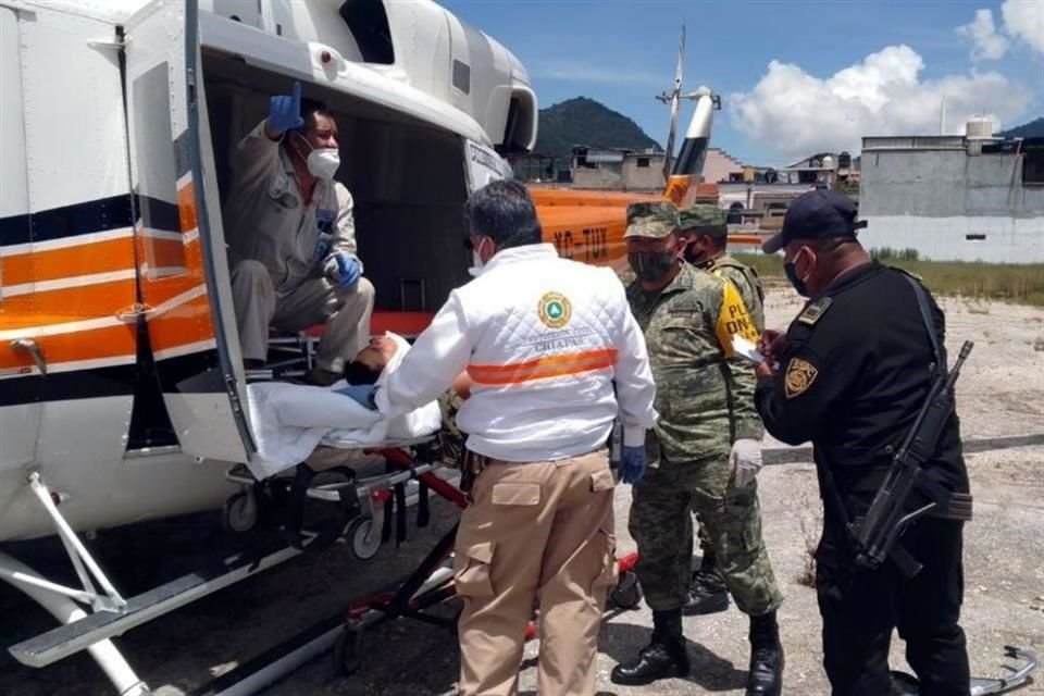 Los elementos heridos fueron trasladados en ambulancias aéreas a un nosocomio en Tuxtla Gutiérrez.