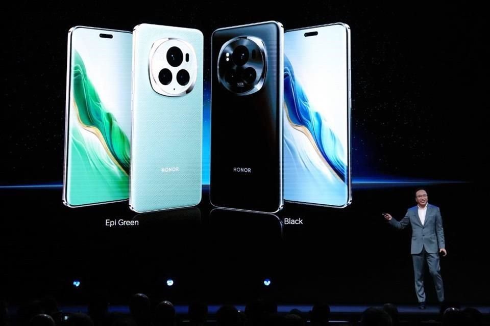 George Zhao, CEO de Honor, presenta el nuevo Magic 6 Pro, en Barcelona .