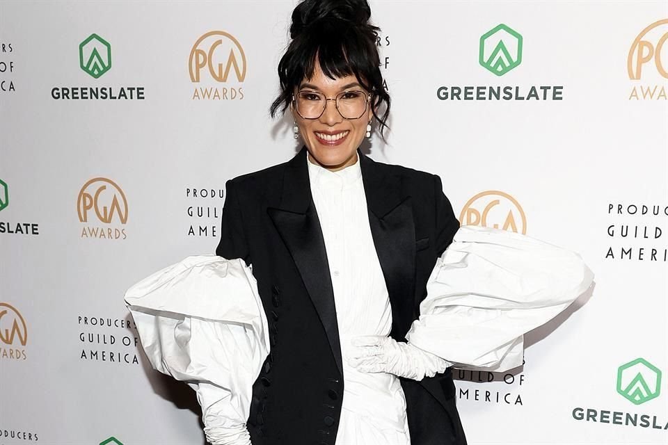 Ali Wong llegó con un look distinto al que usó en los Spirit Awards, este mismo domingo.