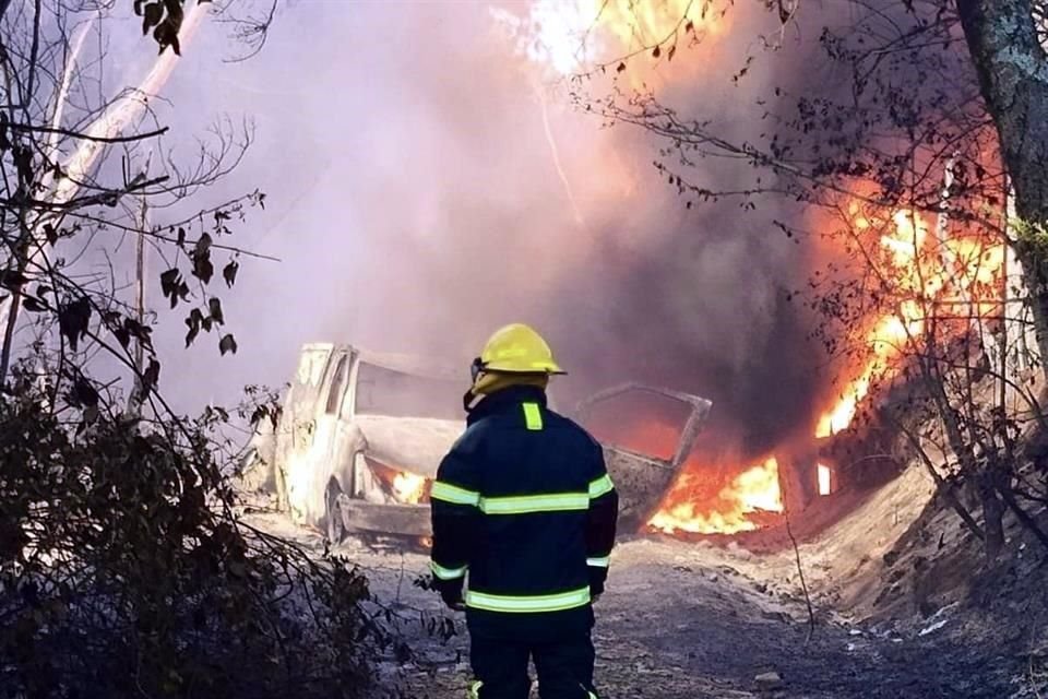 El incendio se registró a la altura de la localidad de Venta Chica, en el Municipio de Huachinango, Puebla.