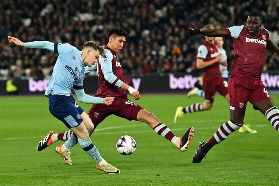 Edson Álvarez sigue siendo clave en el once titular del estratega David Moyes.