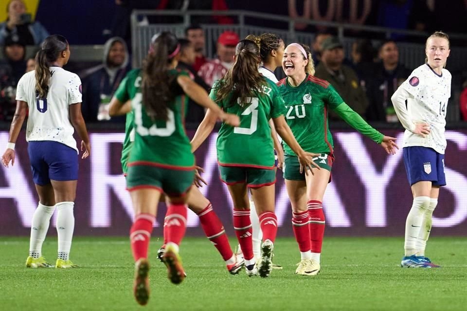 Mayra Pelayo (20) anotó el 2-0 con un golazo de larga distancia.