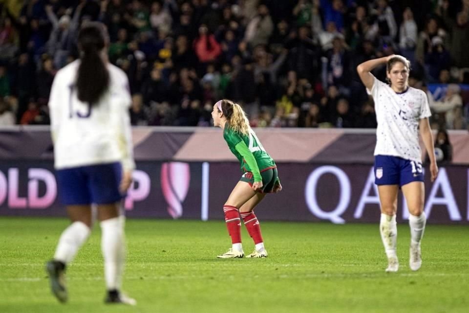 Mayra Pelayo ya había avisado de su peligrosa pegada, y minutos después marcó un golazo para el 2-0.