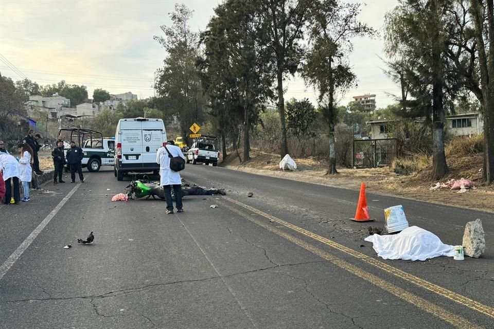 27 DE FEBRERO. Ernesto Hernández, agente de la Policía Auxiliar, falleció al arrollar a una pareja de ancianos que atravesaba la Carretera México-Xochimilco, en el kilómetro 15, Barrio Los Reyes, Xochimilco; la mujer, de 69 años, también falleció. 