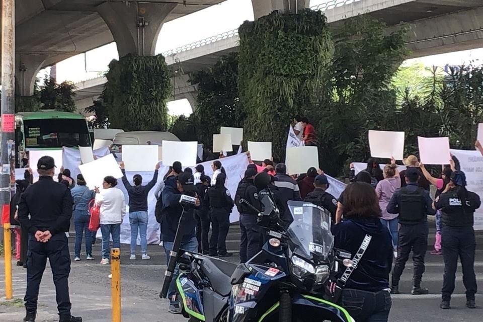 Por el bloqueo ya se registra caos vial en la zona.