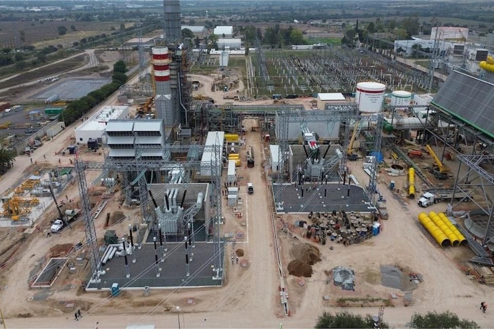 El sexenio pasado, CFE destinó 7 mil 682.4 millones de dólares en la construcción de 15 centrales, la mayoría de ellas de ciclo combinado a base de gas natural.