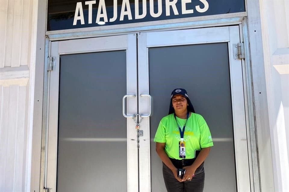 Flores está agradecida de poder trabajar unos días en el Abierto Mexicano de Tenis.