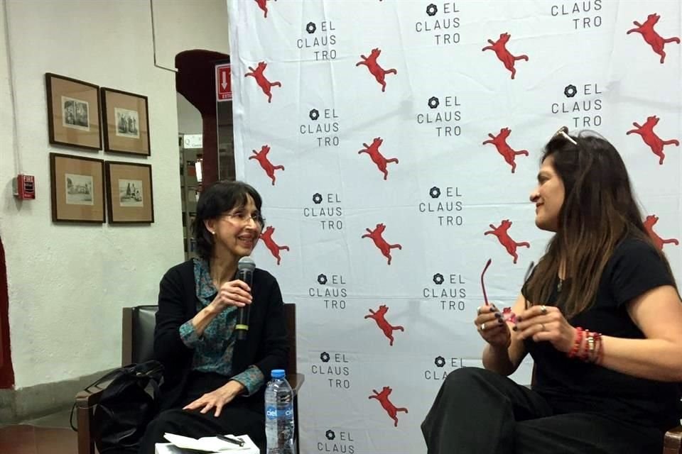 Durante la ceremonia Coral Bracho leyó algunos poemas; estuvo acompañada por Rocío Cerón, cuya obra también forma parte del Fondo de Poetas Mexicanas.