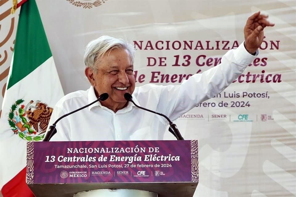 En un acto en San Luis Potosí, que denominó Nacionalización de 13 centrales de energía eléctrica, López Obrador anunció que busca generar el 65 por ciento de la producción eléctrica.