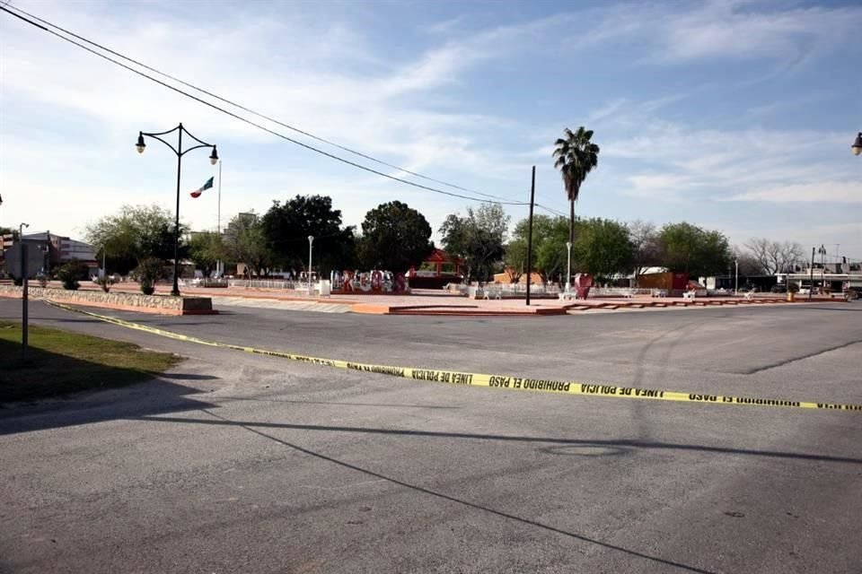 Edificios municipales, ambulancias y unidades de la policía local fueron rafagueados y quemados por hombres armados generando histeria entre los ciudadanos.