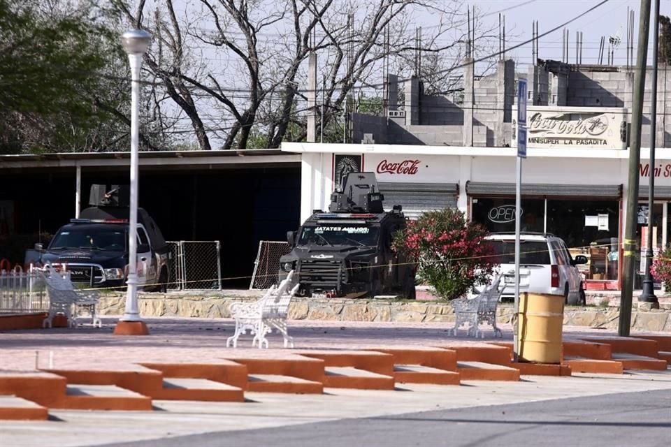 Edificios municipales, ambulancias y unidades de la policía local fueron rafagueados y quemados por hombres armados generando histeria entre los ciudadanos.