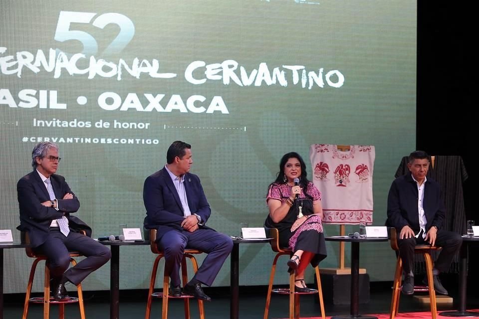 Fernando Lins de Salvo Coimbra, Embajador de Brasil; Diego Sinhue, Gobernador de Guanajuato; Alejandra Frausto, Secretaria de Cultura, y Salomón Jara, Gobernador de Oaxaca, durante el anuncio.