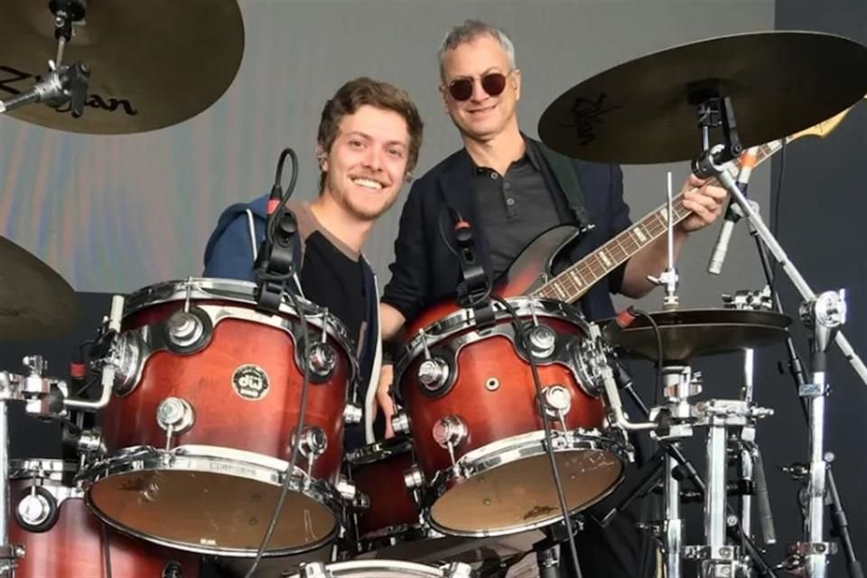 Mac Sinice era un amante de la música que solía tocar la batería a lado de su padre, durante los eventos de la fundación en los que participaba su grupo de rock Lt. Dan Band.