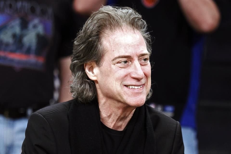 El comediante Richard Lewis murió a los 76 años, a consecuencia de un paro cardiaco.