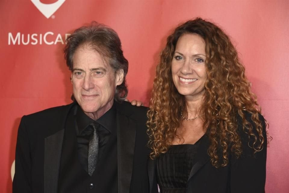 Richard Lewis y su esposa Joyce Lapinsky.