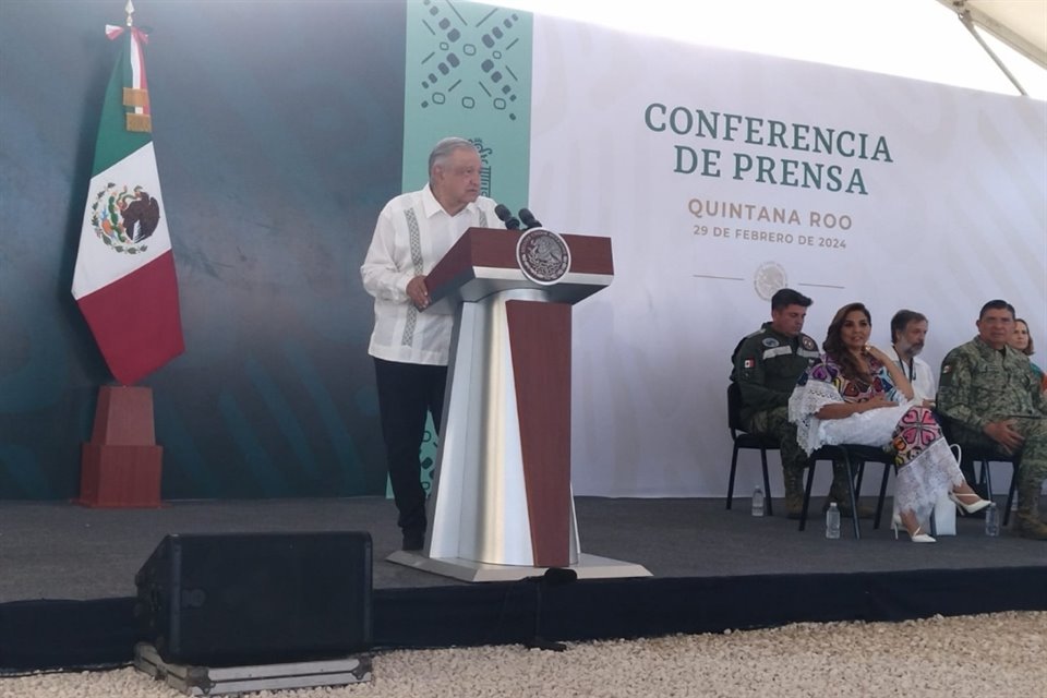 El Presidente López Obrador rechazó las acusaciones sobre posibles daños a cenotes y ríos subterráneos debido a construcción del Tren Maya.