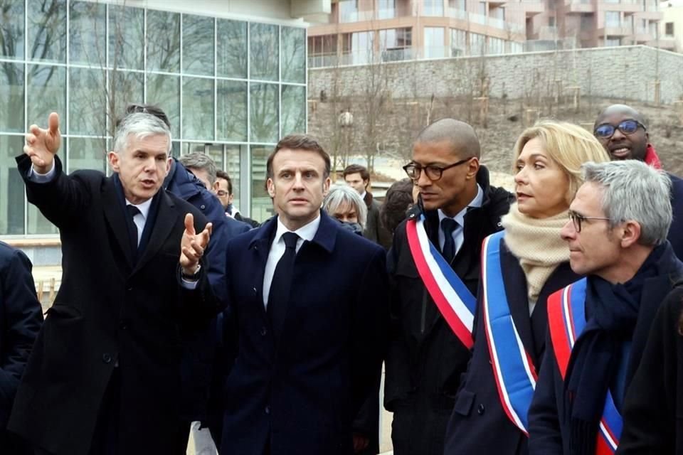 Emmanuel Macron muy atento a la Villa Olímpica, que está ubicada muy cerca del Estadio Saint-Denis,