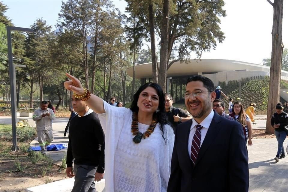 La Secretaria de Cultura Alejandra Frausto y el Jefe de Gobierno de la CDMX Martí Batres, entre otras autoridades, inauguraron este jueves el jardín y Pabellón escénico.