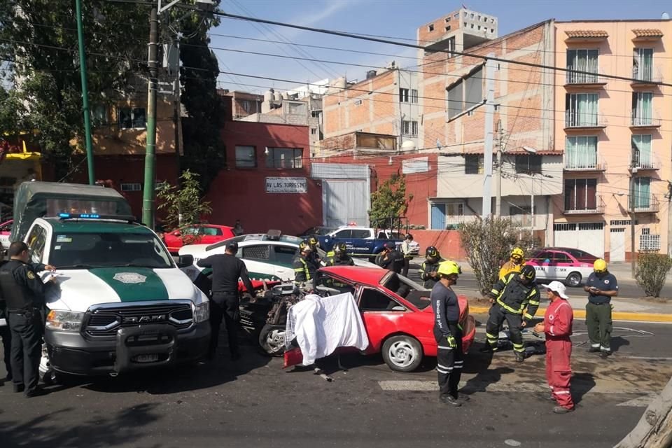 El conductor de un Cavalier con placas de discapacidad falleció tras chocar en calles de Álvaro Obregón.